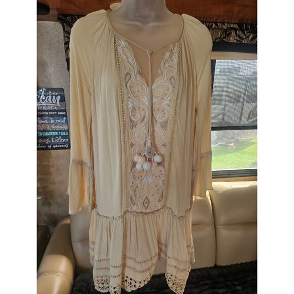 Lily Pulitzer Yellow Baby doll Dress Sz XS Keyhole front Bell Sleeve Embroidered - Picture 10 of 10